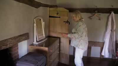 I've got a,
I've got a swan in my fireplace. - Extraordinary Escapes with Sandi Toksvig