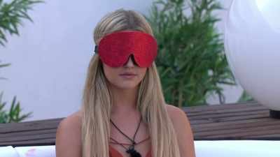 I've got a twin brother,
he's a minute older, - Love Island