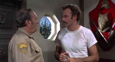 I've got an assistant Max.
I don't think you've met him. - The Incredible 2-Headed Transplant