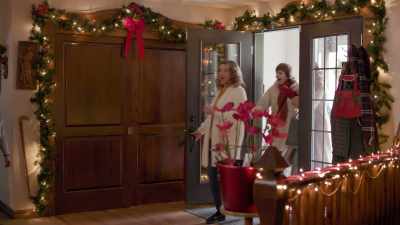 ♪ I've got you gifts wrapped
onder de boom ♪♪ - Merry Swissmas
