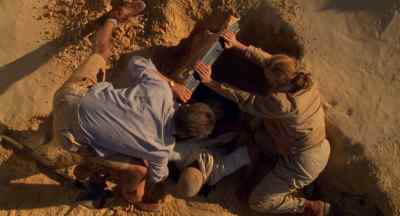 - I've got it. I've got it.
- Help them out. Here. - The English Patient