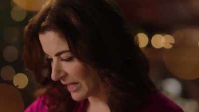 I've got some oil left, so i'm
going to give a bit of extra here. - Nigella: At My Table