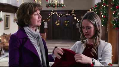 I've lived here my entire life,
and I still get lost. - Christmas at the Palace