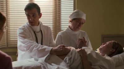 I've located the head and the back,
but I can't get it to turn. - Call the Midwife