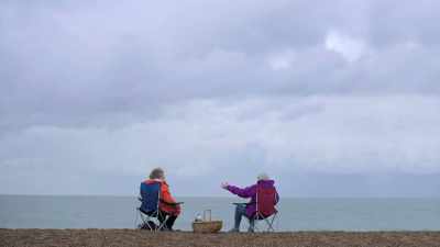 -- I've never been here before,
on this beach, it's brilliant. - Extraordinary Escapes with Sandi Toksvig