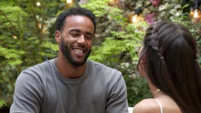 I've never been
in a relationship, - Love Trip: Paris