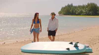 - I've never done paddle-boarding
before, so I'm gonna let you take
the charge. (LAUGHS) - FBOY Island NZ