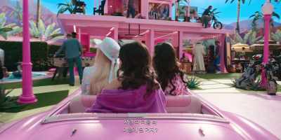 I've never seen a car like that
before. What happened here? - Barbie