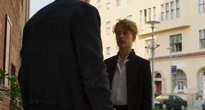 I've never seen you
in your work clothes before. - Undine