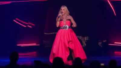 I've never shot anybody
before - Carrie Underwood: Reflection
