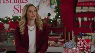 - I've seen you before.
- I don't think so. - Sharing Christmas