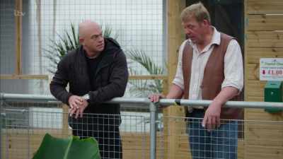 I've trained him
so I can lift his tail up, - Britain's Tiger Kings - On the Trail with Ross Kemp