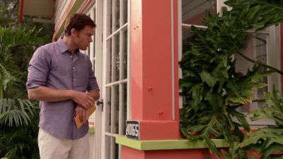I've watched her for days.
She never changes her schedule. - Dexter