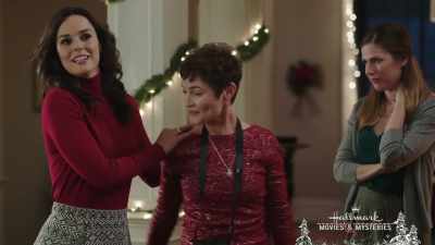 Ivy, let's see
what's in your stocking. - Last Vermont Christmas
