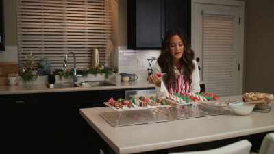 - [Ivy] Liv. - A Big Fat Family Christmas
