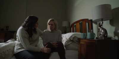 Izz, I know something happened
here in the past. - The Light in the Hall