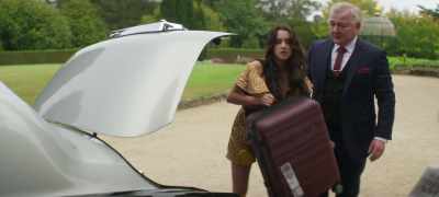 - Izzy, where are you going?
- Haven't you heard? Walter fired me. - The Royal Treatment