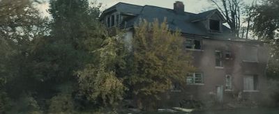 J” fly, bird j“ - Don't Breathe 2