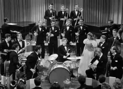 J hear that drummer boy play j - Strike Up the Band