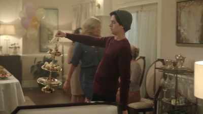 J‘ Our house, it has a crowd - Riverdale