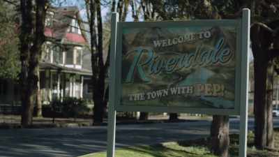 J‘ Talking television
at the... J‘ - Riverdale