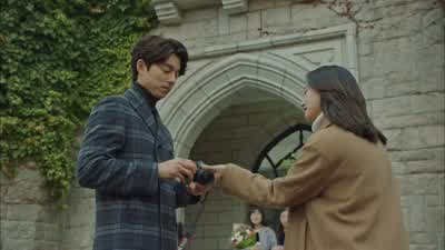 - 자, 이거를 누르면 찰칵... - Goblin