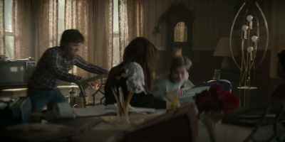 - Jack, stop it!
- [Jack roars] - The Penguin