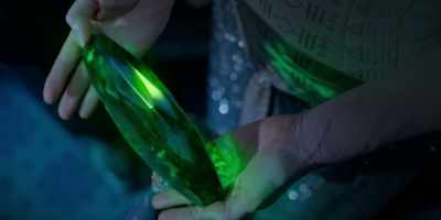 Jack... there's an inscription. - Miss Fisher and the Crypt of Tears