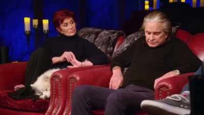 [Jack] Whatever it is,
it's emitting light, - The Osbournes Want to Believe