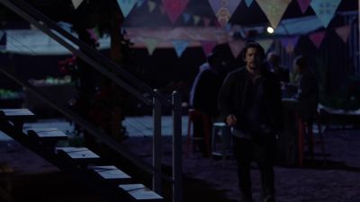 Jackpot.
Follow me. - The 100
