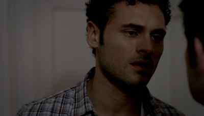 Jacob, Jacob, Jacob.
Jacob, kill her. - The Following