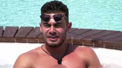 (JAMES CHUCKLES) - Love Island