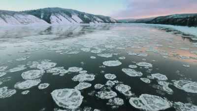 JAMEY: Okay.
Hand me that bucket, there. - Life Below Zero: First Alaskans