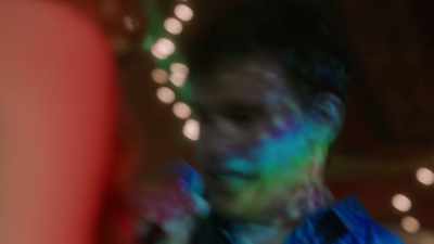 - Jamie: Holden?
- (wolf barks) - Beyond