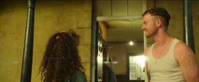 -(Jamie) Maya!
-Maya! Maya! - Unwelcome