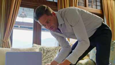 "Jamie Warner
isn't your typical hotshot chef. - Two Chefs and a Wedding Cake