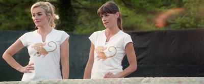 Jane, attack
the blond one's backhand, - First One In