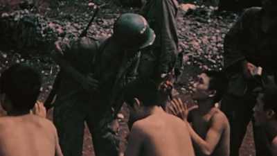 JAPANESE COMMANDERS RELAY
THE SITUATION TO SUPERIORS. - The Pacific War in Color
