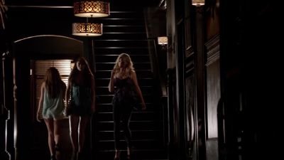 Jaryakat a zem. - The Vampire Diaries