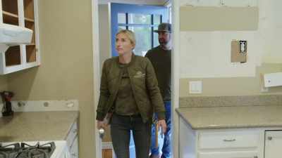 [Jasmine] But first, I need to go
over my design plan with Scott. - Help! I Wrecked My House