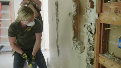 [Jasmine] We we're scared
in the kitchen, right? - Help! I Wrecked My House
