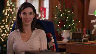 Jason, maybe you can write
an original song. - I'm Glad It's Christmas