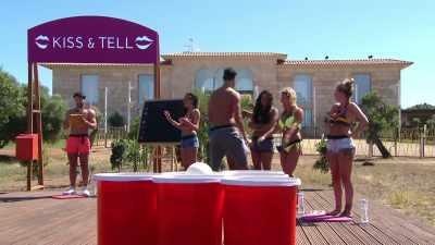 JAVI:
The answer is Zara! - Love Island