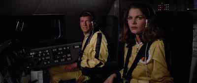 Jaws, we can't disengage.
The docking release system is jammed. - Moonraker