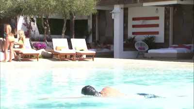 (JAWS THEME MUSIC PLAYING) - Love Island