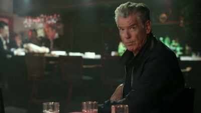 [jazzy music] - History's Greatest Heists with Pierce Brosnan