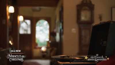 [jazzy version of
"Silent Night"]
♪ - A Glenbrooke Christmas