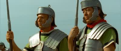 -Je me demande si c'est nécessaire, cette violence. - Asterix & Obelix: Mission Cleopatra