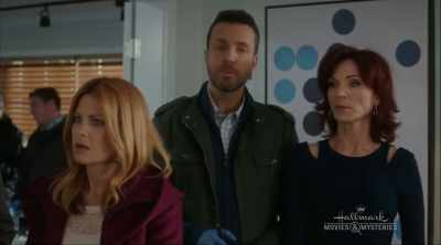 Je moet alle mogelijkheden overwegen, moeder. - Aurora Teagarden Mysteries: A Game of Cat and Mouse