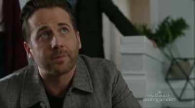 Je moet elk halfjaar de code veranderen.
-Ik weet het. - Aurora Teagarden Mysteries: A Game of Cat and Mouse